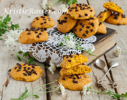 shutterstock_pumpkin cookies 290805560