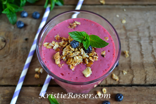 shutterstock_oatmeal berry smoothie