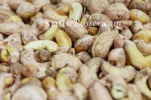 shutterstock_cashew-nuts-in-shell-307962794
