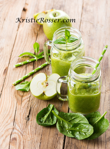 shutterstock_jars-of-puree-made-from-fresh-apple-and-spinach-with-leaves-of-mint-on-rustic-wooden-background-429598840